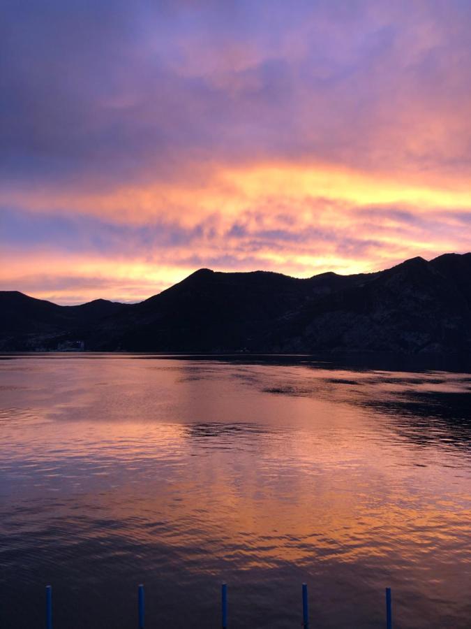 In Riva Al Lago Di Iseo Residenza Loft Marone Exterior foto