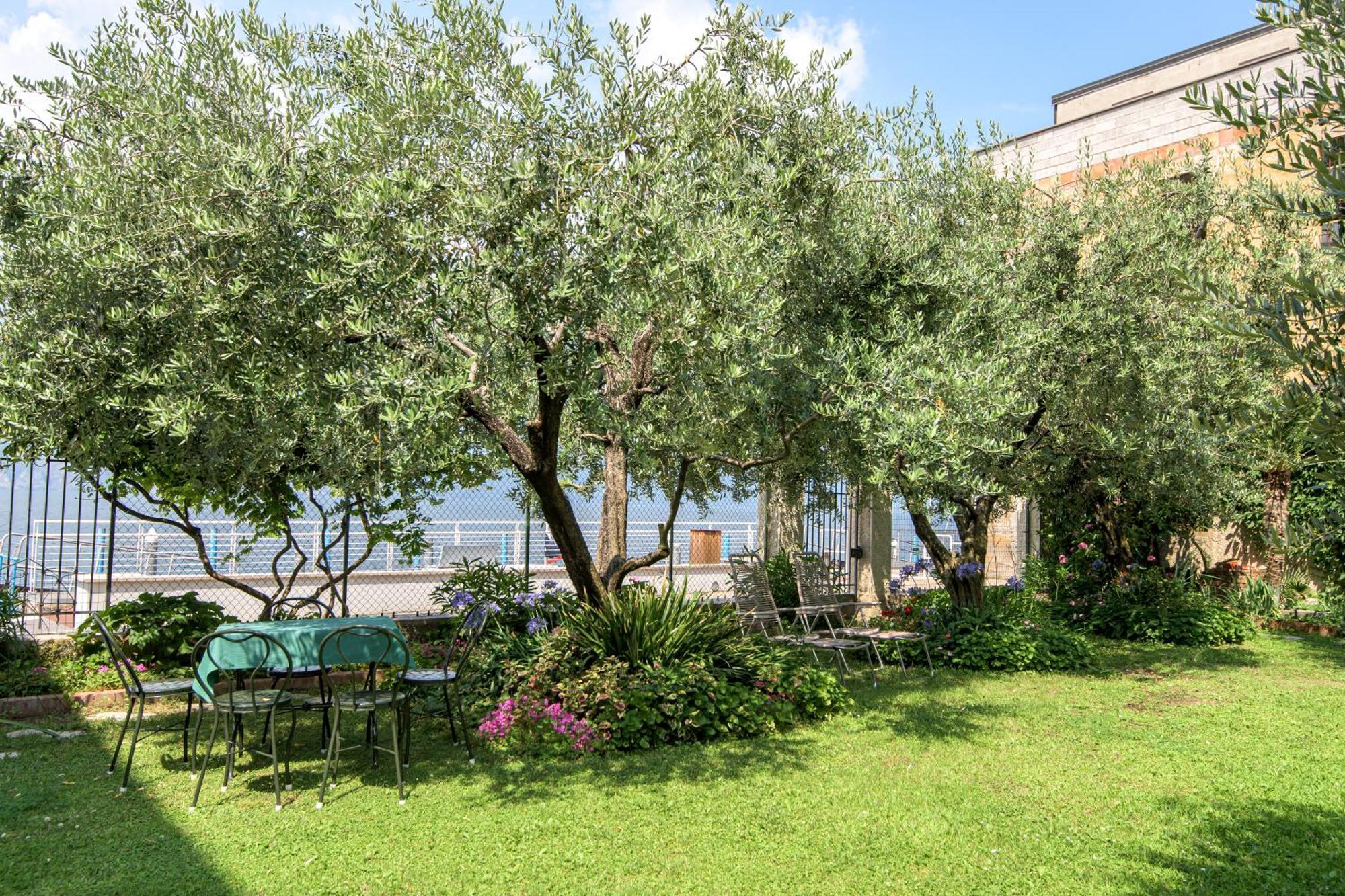 In Riva Al Lago Di Iseo Residenza Loft Marone Exterior foto